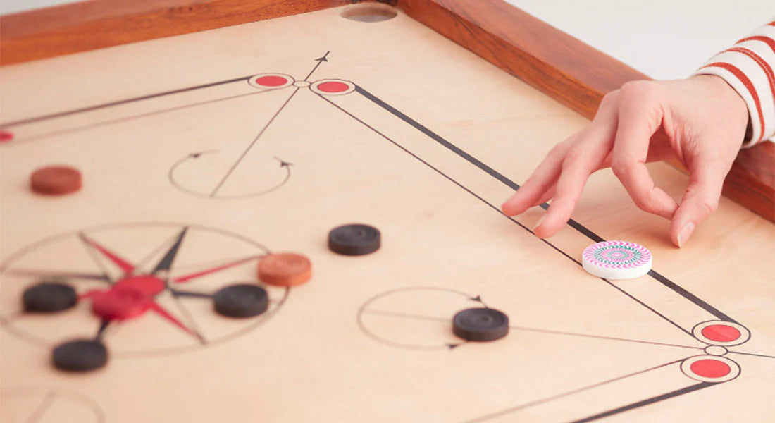 De kunst en strategie van carrom: het meesterlijke bordspel