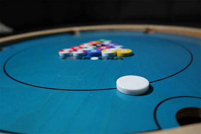 Carrooka Pool 8 stootsteen op het draaibord met de fiches op de achtergrond