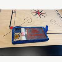 Carrom toebehoren in het blauwe etui met venster