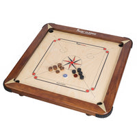 Precise Carrom bord World-Class Edition met walnootkleurige rand en speelstenen, schuin aanzicht