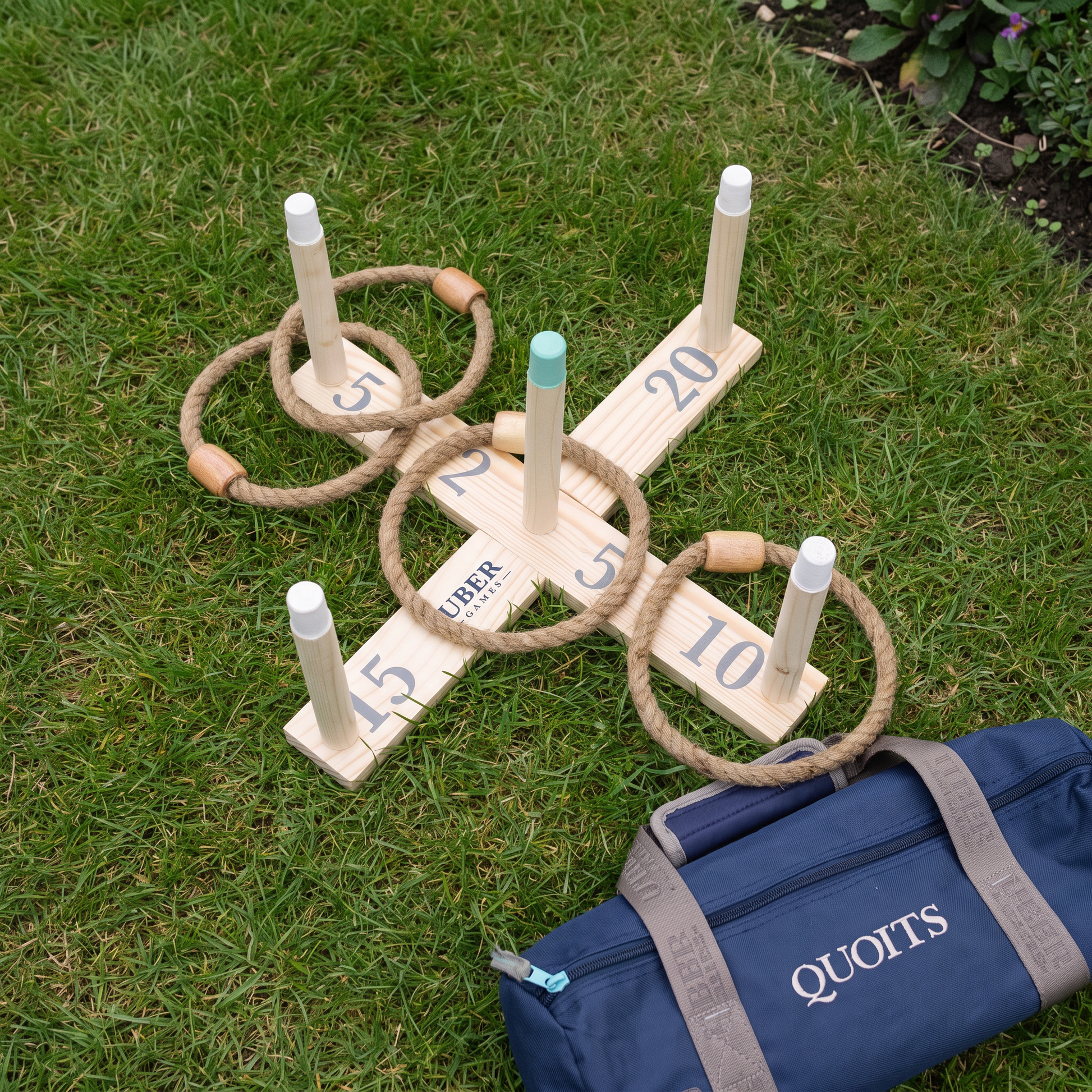 Mini Ringwerpen Quoits meegenomen op reis en opgesteld op een camping