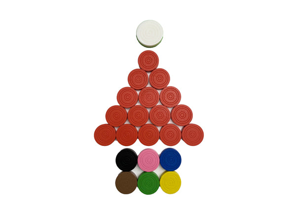 De 15 rode fiches, 6 kleurfiches (geel, groen, bruin, blauw, roze, zwart) en witte stootsteen van Carrooka Classic Groen